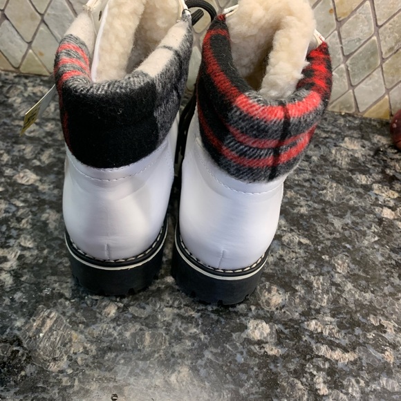 Brand new double lined boots - Picture 4 of 7